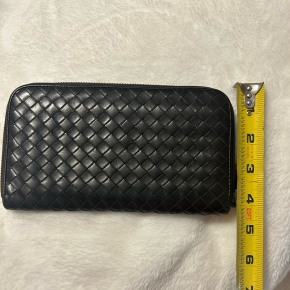 Authentic Bottega Vaneta Nappa Intrecciato Zip Around Wallet - Picture 4 of 13